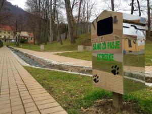 JAVNE POVRŠINE - KOŠ ZA PASJE IZTREBKE